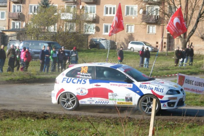 Ilustračný obrázok k článku Priaznivci rallye si prišli v Revúcej na svoje