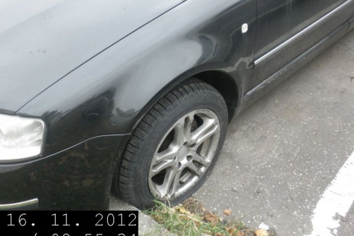 Ilustračný obrázok k článku Dvadsať prepichnutých pneumatík, ani jeden záber z bezpečnostných kamier!