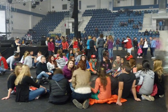 Ilustračný obrázok k článku Najväčšia kresťanská párty roka: Viac ako 1300 mladých veriacich to roztočilo v Aréne