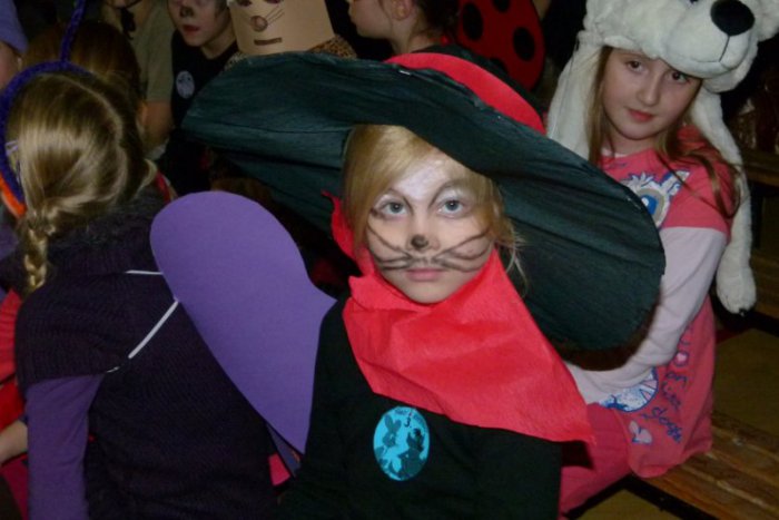 Ilustračný obrázok k článku Na Hviezdoslavke bolo veselo. Deti nespoznávali svojich učiteľov