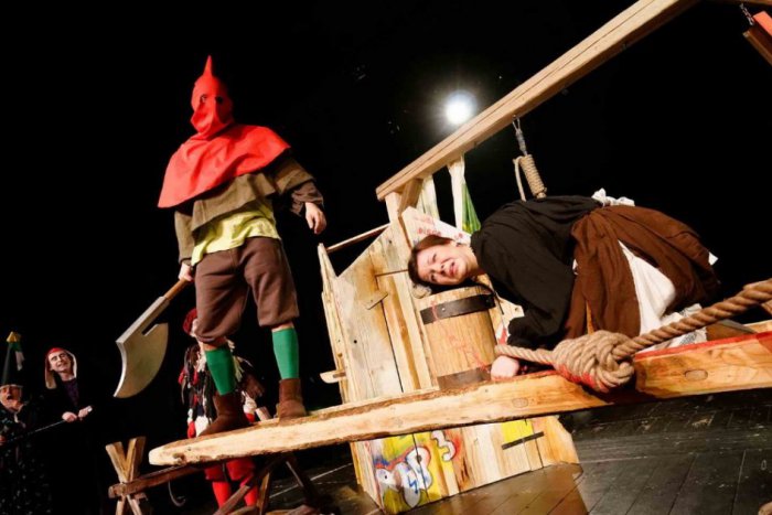 Ilustračný obrázok k článku Bábkové divadlo opäť zaplnené: Kata dcéra kata zožala úspech