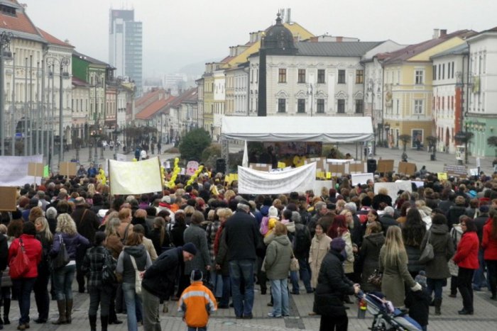 Ilustračný obrázok k článku Banskobystrické námestie zaplnilo až 2 000 učiteľov, pozrite si to!
