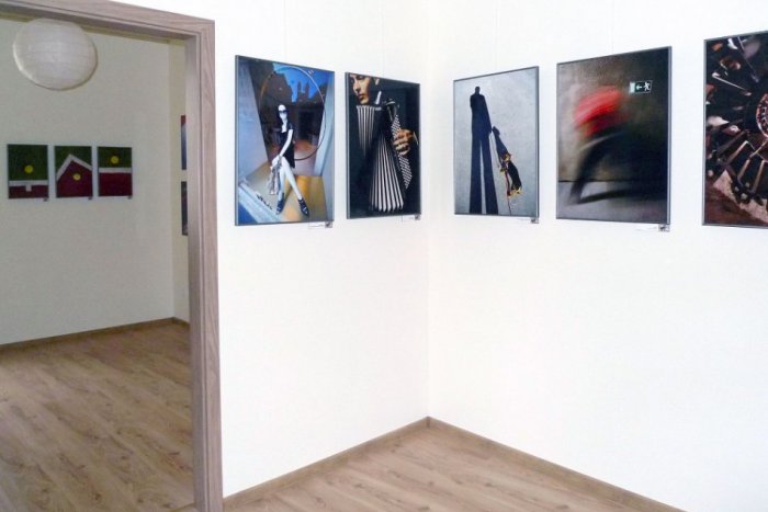 Ilustračný obrázok k článku Fotografovi Milanovi Velikému sa splnil sen: Z rodičovského domu vznikla galéria!