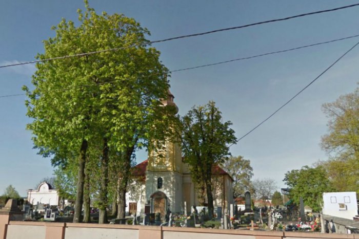 Ilustračný obrázok k článku Kostol v Dolných Krškanoch má nové vitrážové okná