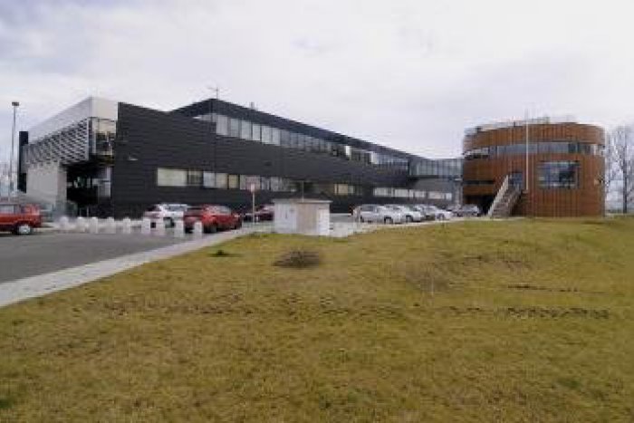 Ilustračný obrázok k článku Pri Poprade vyrástla stavba roka: Šéf v nej vidí všetkých zamestnancov!