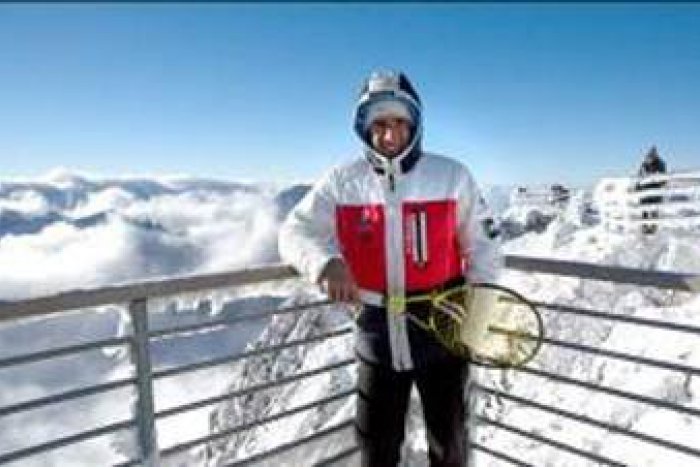 Ilustračný obrázok k článku Tatrancom sa podarilo prilákať zimu. Sezónu odpálili tenisti snehovými loptičkami