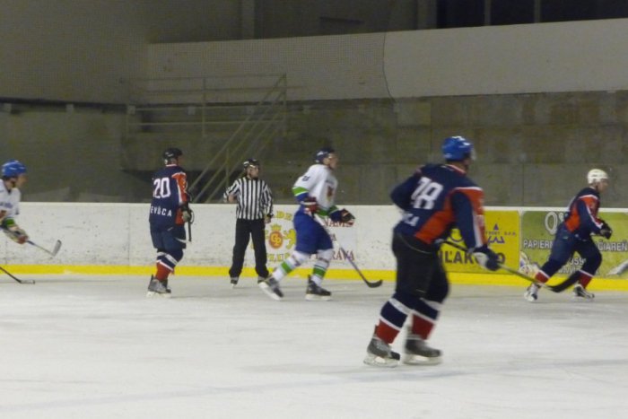 Ilustračný obrázok k článku Radosť revúckych hokejistov: Za dva dni vyhrali 2 zápasy a stali sa lídrami tabuľky