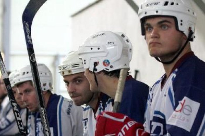 Ilustračný obrázok k článku HOKEJBAL: S lídrom extraligy prehra N-Sport Trendu