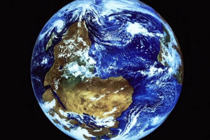 Ilustračný obrázok k článku SERIÁL: Koniec sveta číslo 1. Vymeníme si polohu s Austráliou?