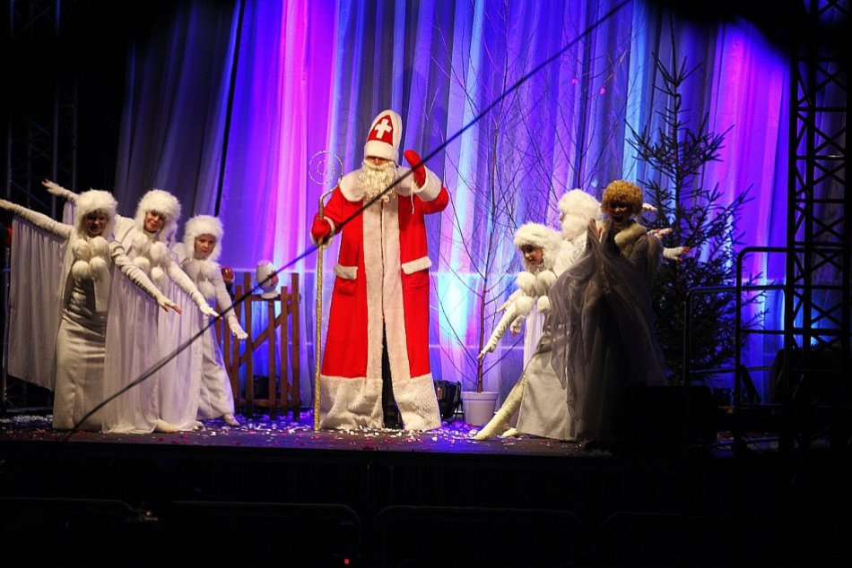 Ilustračný obrázok k článku S Mikulášom prídu obľúbené rozprávkové postavy. Ohňostroj obmedzí dopravu