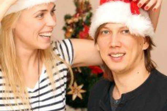 Ilustračný obrázok k článku Mirka Partlová s Cmoríkom prvý raz v štúdiu: Naspievali spolu vianočnú pesničku!