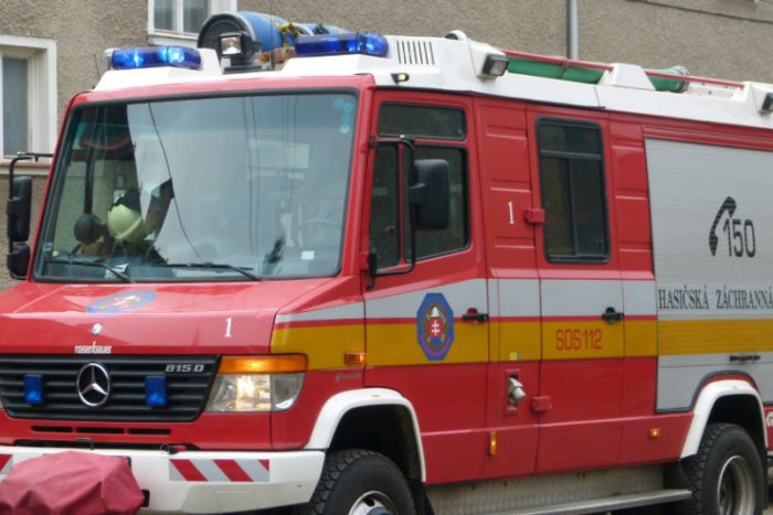 Ilustračný obrázok k článku Revúcki hasiči pomáhali pri nešťastí: V lese zavalilo robotníka!