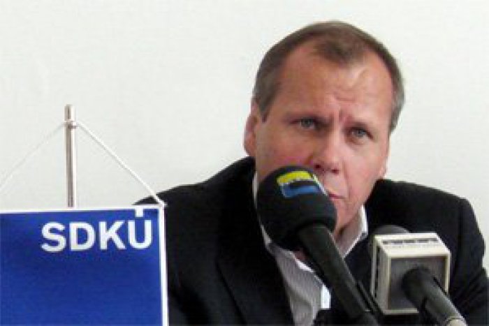 Ilustračný obrázok k článku Prezídium SDKÚ-DS zrušilo miestny zväz, ktorému šéfoval O. Ščurka