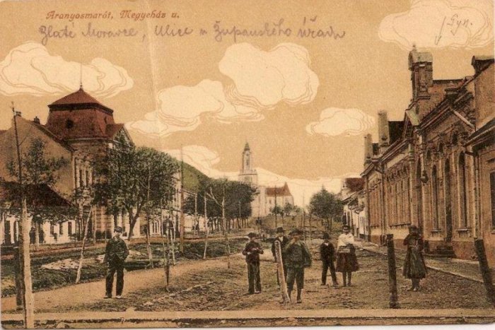 Ilustračný obrázok k článku Kniha o Zlatých Moravciach: Vznikla zo starých pohľadníc!