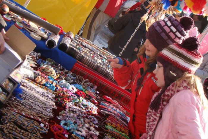 Ilustračný obrázok k článku OBRAZOM: Zvečnili sme prvých návštevníkov Mikulášskeho jarmoku