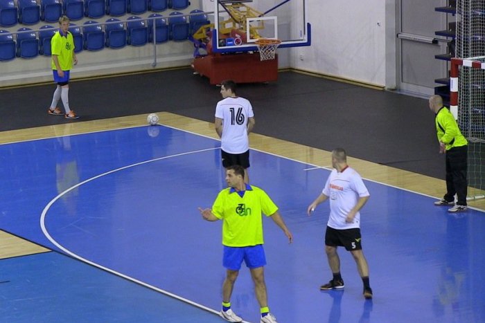 Ilustračný obrázok k článku Záchranári si zahrali futsal. Výťažok z akcie venovali na zakúpenie dýchacieho prístroja