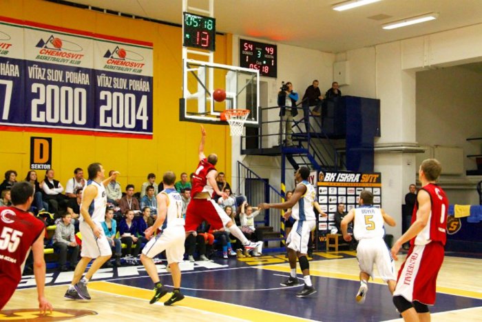 Ilustračný obrázok k článku Do Svitu sa vrátil Mascoll. Iskra dlhý čas viedla, body však doma nezostali