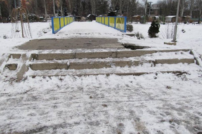 Ilustračný obrázok k článku Zimná údržba viazla, ľudia sa šmýkali!