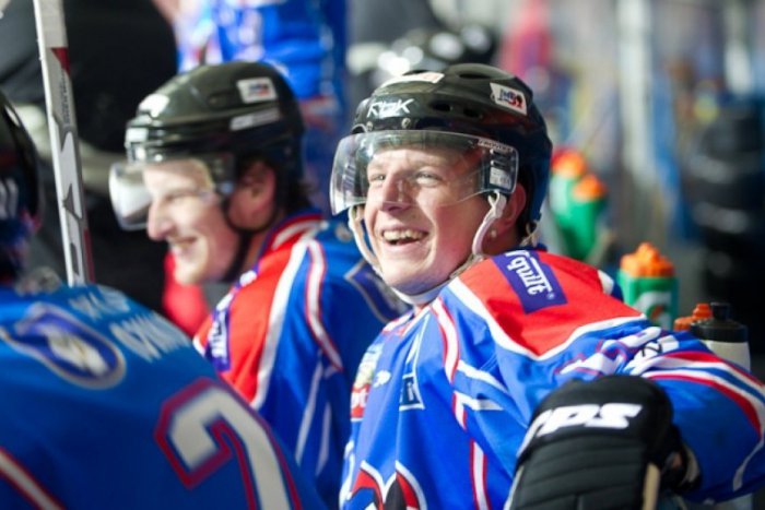 Ilustračný obrázok k článku Krásny a ťažký zápas: Mikulášania si bojovne vykorčuľovali víťazstvo