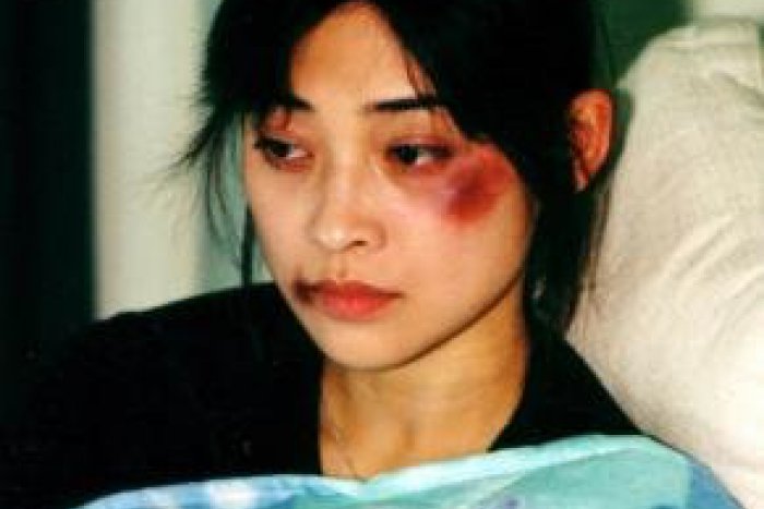 Ilustračný obrázok k článku V Groteske sa bude pískať. Píšťalkami vypískajú prítomní násilie na ženách