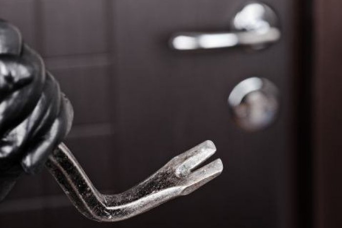 Ilustračný obrázok k článku Veľkonočná zlodejina v dome: Tínedžer (16) namiesto šibačky radšej kradol!