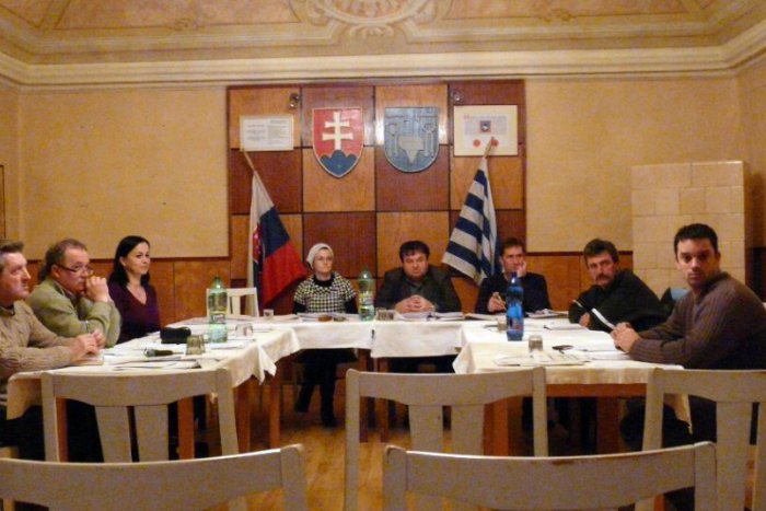 Ilustračný obrázok k článku Šetrenie v Jelšave: Ľudia dajú viac za odpad, radnica bude mať menej zamestnancov