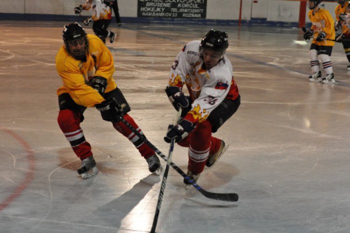 Ilustračný obrázok k článku Kanonáda na ľade: Hráči Laduxu predviedli gólostroj, Medzevu dali 18 gólov