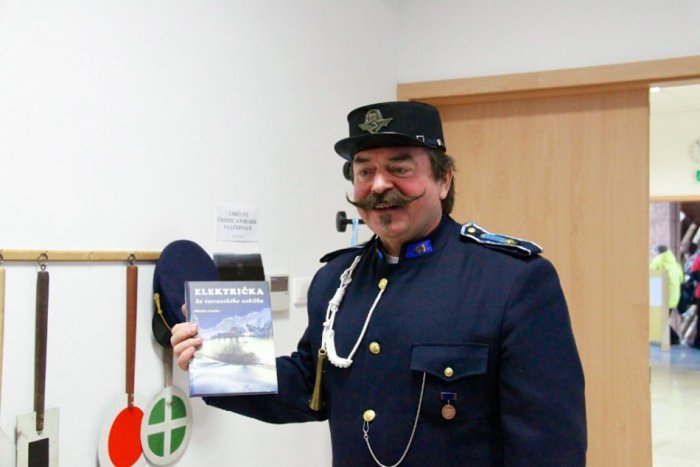 Ilustračný obrázok k článku Zapojili ste sa do súťaže o knihu Električka do tatranského nebíčka? Už vieme, kto ju dostane pod stromček