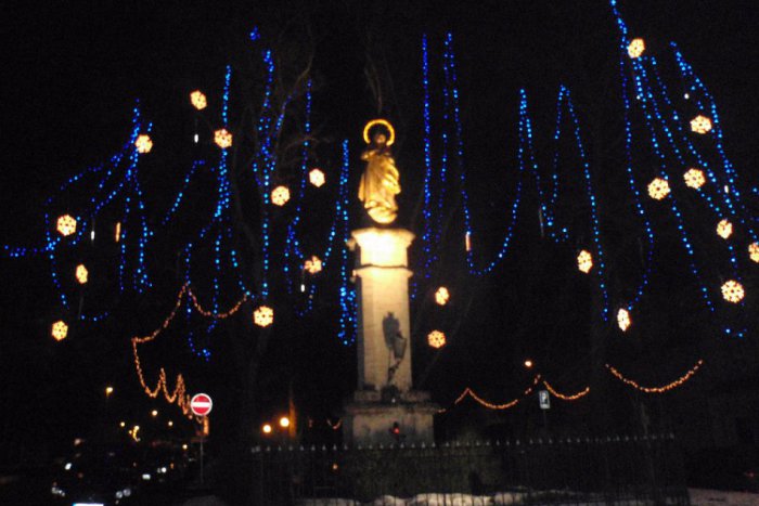 Ilustračný obrázok k článku Slováci chcú Vianoce tráviť doma s rodinou