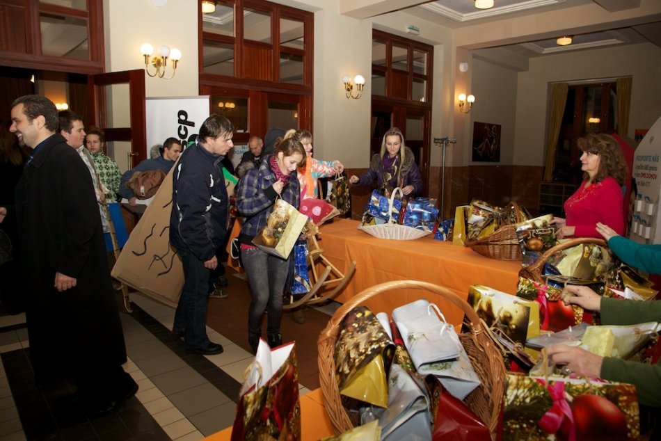 Ilustračný obrázok k článku Dobrý skutok pred Vianocami: Popradské deti z rodín v nepriaznivej situácii dostali balíčky