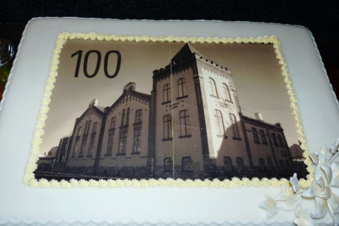 Ilustračný obrázok k článku VIDEO: V storočnej Elektrárni sa oslavovalo, blahoželali jej architekti i skvelý orchester