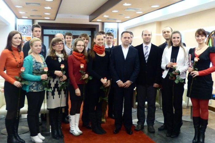 Ilustračný obrázok k článku OBRAZOM: Vagonár oslávil štyridsiatku. Súboru blahoželal aj primátor Danko