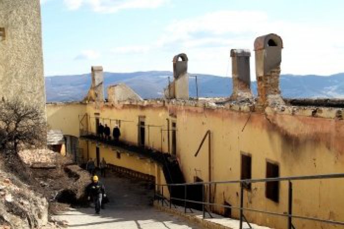 Ilustračný obrázok k článku Vetrisko, sneh a mráz. Oprava Krásnej Hôrky? Nie je to med lízať!