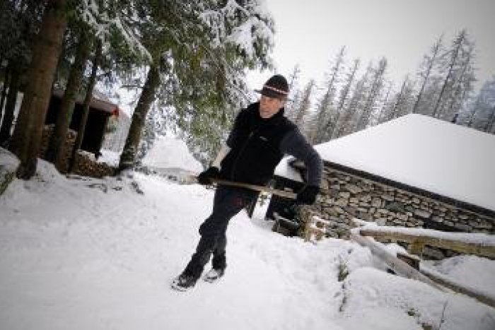 Ilustračný obrázok k článku Zvrat ohľadom známej chaty: Petrovi Petrasovi hrozí, že na Rainerke skončí!
