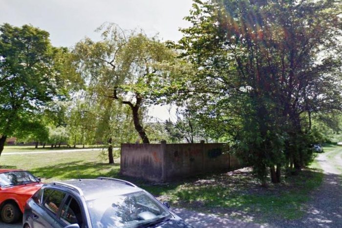 Ilustračný obrázok k článku Pamiatka na Židov v Mikuláši? Zničený múr...