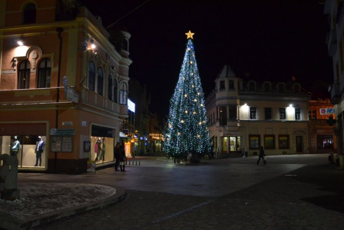 Ilustračný obrázok k článku Ružomberskí skauti odovzdávali v meste betlehemské svetlo