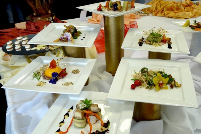 Ilustračný obrázok k článku Gurmánske hody v centre mesta: Námestie rozozvučia kapely a rozvoňajú medzinárodné špecialitky