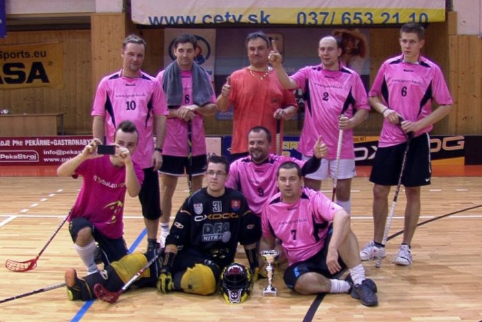 Ilustračný obrázok k článku Florbalový sviatok v Nitre. Trofej ostala doma