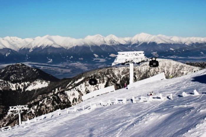 Ilustračný obrázok k článku Jasná je preplnená. Chýba jej však prírodný sneh