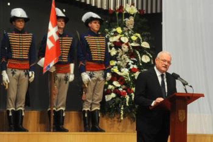 Ilustračný obrázok k článku Prezident udeľoval vyznamenania. Medzi ocenenými je aj rodák zo Ždiaru