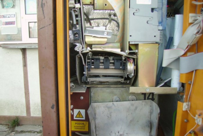 Ilustračný obrázok k článku Ničivý útok počas Silvestra: V automate na lístky explodovala pyrotechnika!