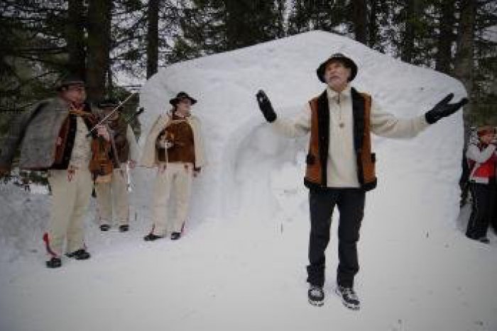 Ilustračný obrázok k článku Ľadový betlehem na Rainerovej chate postavili aj tento rok. Prišli si ho pozrieť stovky turistov