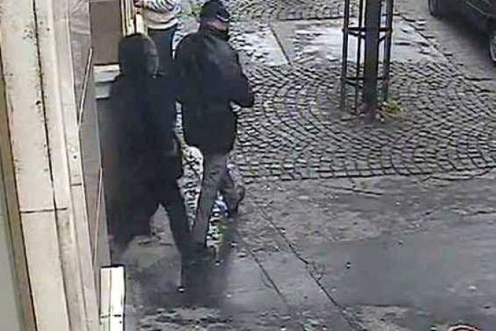 Ilustračný obrázok k článku Ozbrojený prepad banky v Nitre. Polícia zverejnila zábery z kamery