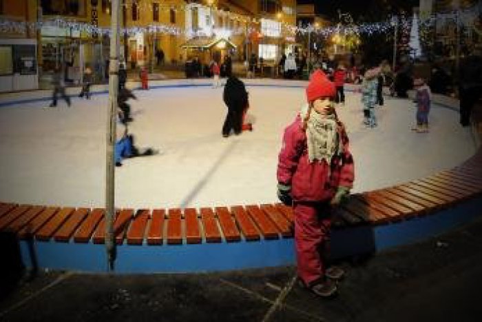 Ilustračný obrázok k článku Popradčania si užívajú na korčuliach: O dve ľadové plochy je veľký záujem