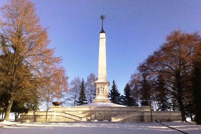 Ilustračný obrázok k článku VIDEO: Sochári navrhujú súsošia na Háji, pozrite si zábery z roku 1959