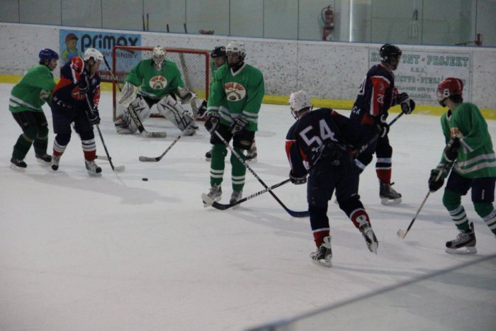 Ilustračný obrázok k článku Súper si proti revúckym hokejistom ani neškrtol. Víťazstvo 10:0 hovorí za všetko