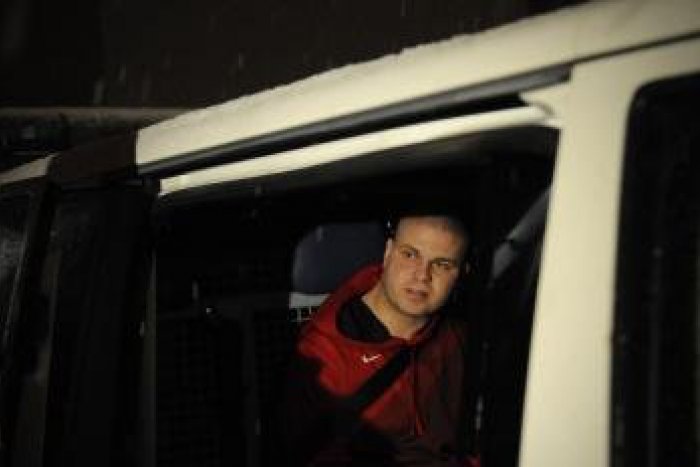 Ilustračný obrázok k článku Robo (26) zaklopal na policajné auto a priznal sa k lúpeži v banke