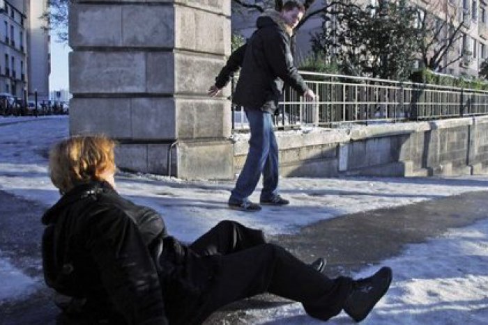 Ilustračný obrázok k článku V nížinách naďalej poľadovica, na horách lavíny!