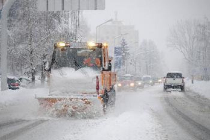 Ilustračný obrázok k článku V Poprade nestačia čistiť cesty. Pomáhajú aj externisti