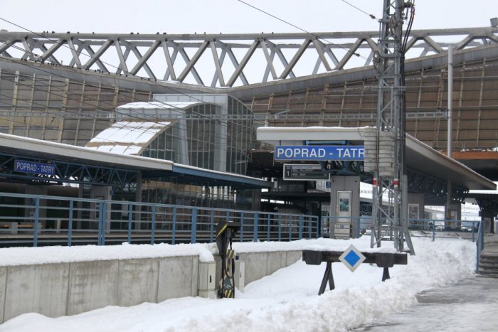 Ilustračný obrázok k článku Vietor opäť komplikuje železničnú dopravu. Pozrite si aktuálne meškania vlakov